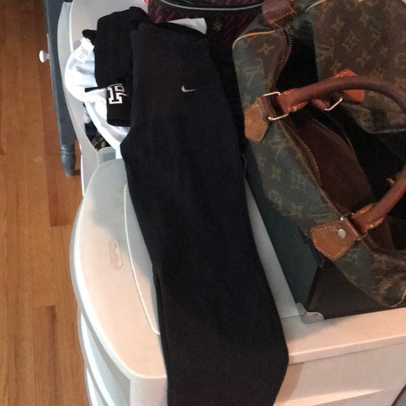 NIKE XS dri fit hotties - Picture 2 of 4